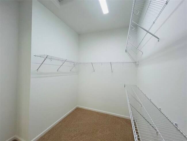 Building Photo - 4292 Longwood Lake Sq