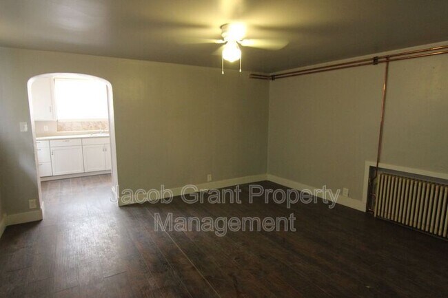 Building Photo - 605 S 7th Ave