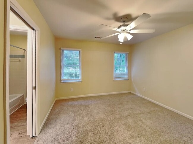 Building Photo - 808 Oak Trail Dr