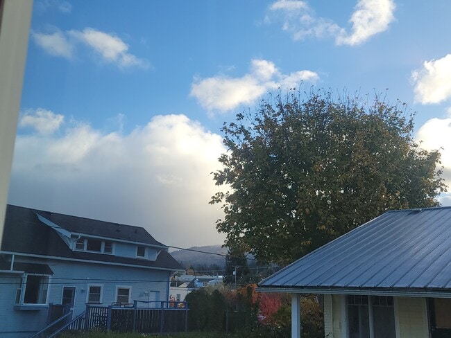 Building Photo - 211-212 W 13th St