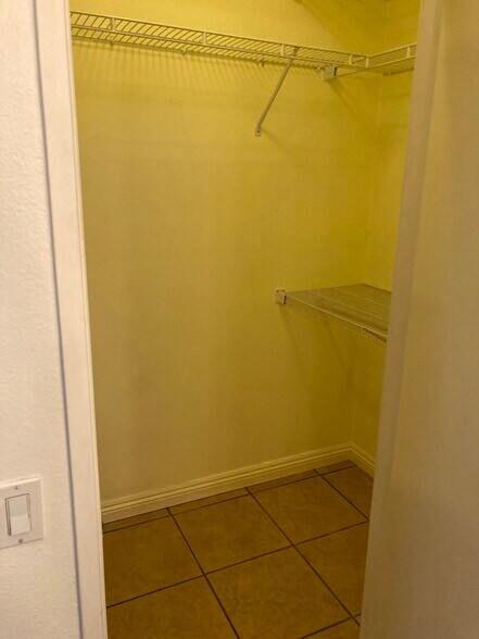 Building Photo - 1187 S Country Glen Way