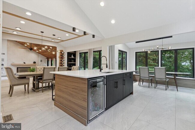 Building Photo - 1220 Valley Rd