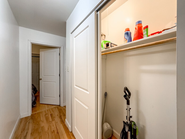 Building Photo - 6711 N Sheridan Rd