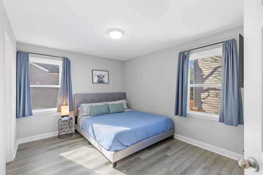 Building Photo - Room in House on Harmony Ct