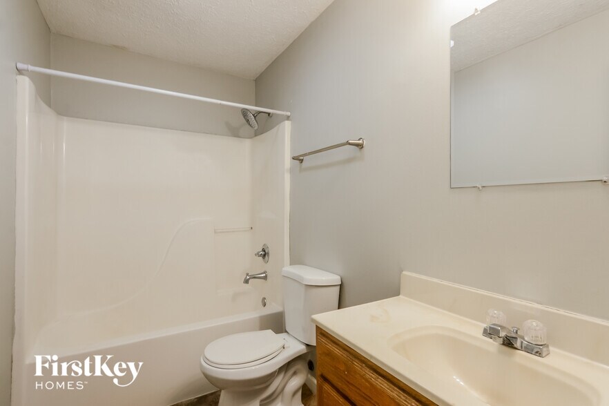 Building Photo - 5606 Winship Dr