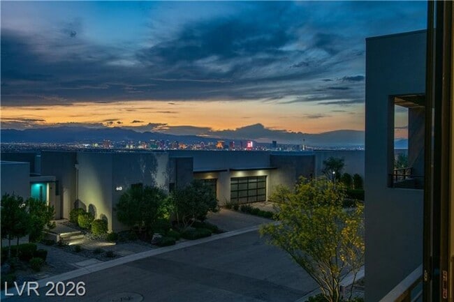 Building Photo - Modern Tri-Story Home in McDonald Highlands