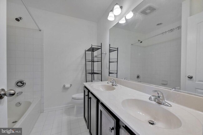 Building Photo - 8008 Hubble Dr