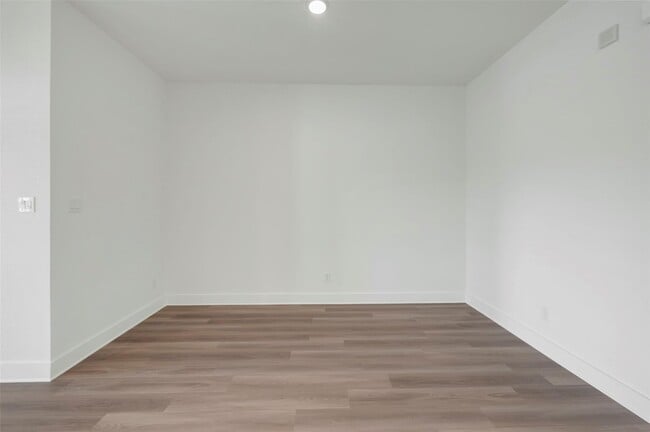 Building Photo - 14001 Baikal Mnr Dr