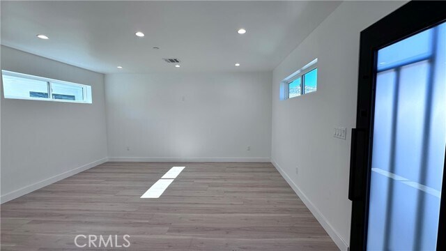 Building Photo - 2135 N Brighton St #101