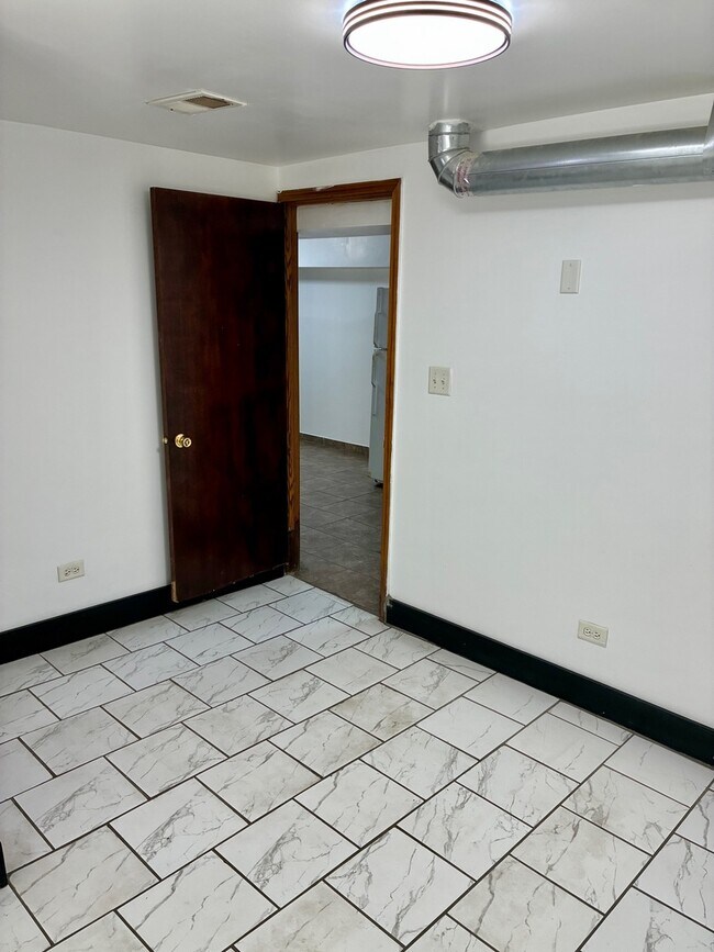 Building Photo - 1111 N Leclaire Ave