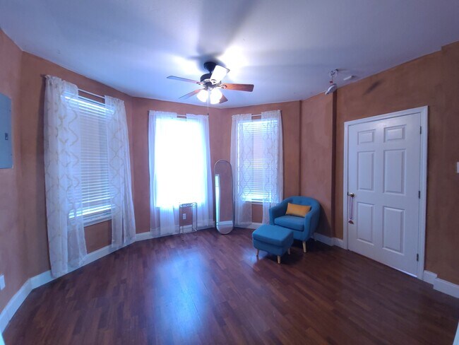Building Photo - 2639 N Galvez St