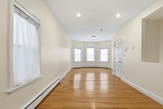 Building Photo - 13 Howard St