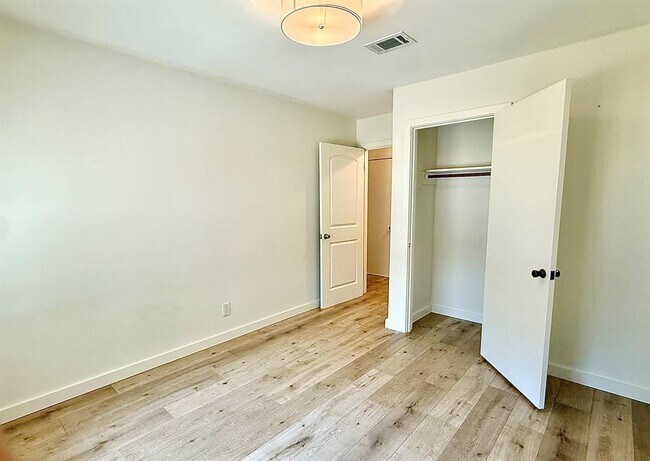 Building Photo - 7608 Tisdale Dr
