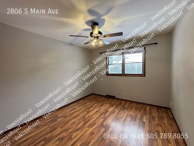 Building Photo - 2806 S Main Ave