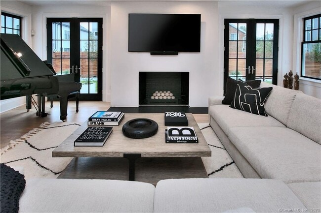 Building Photo - 18 Danbury Ave