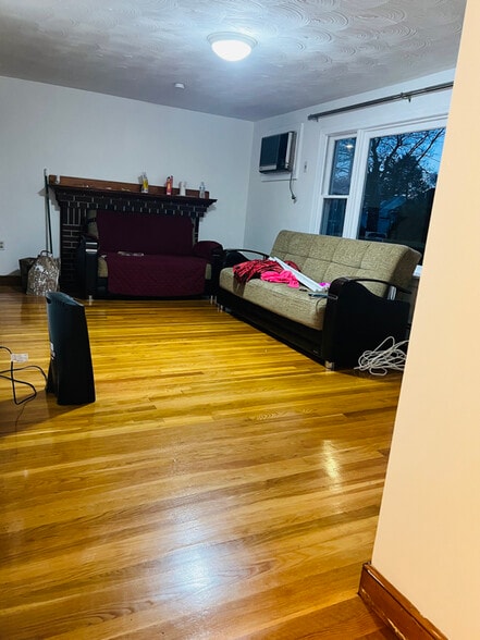 Building Photo - 68 Noble St