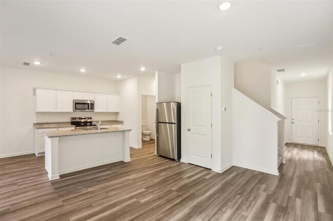 Building Photo - 2595 Grey Hawk Dr