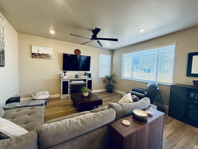 Building Photo - 3915 Red Valley Cir