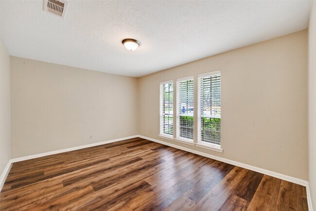 Building Photo - 18111 Shireoak Dr