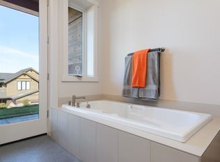 Primary Photo - Beautiful custom Tripleknot townhome in Te...