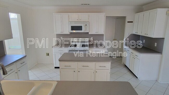 Building Photo - 822 Kipling Dr