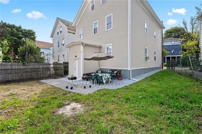 Building Photo - 1165 Chalkstone Ave