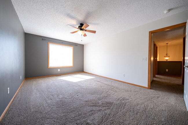 Building Photo - 4853 Bisset Ln