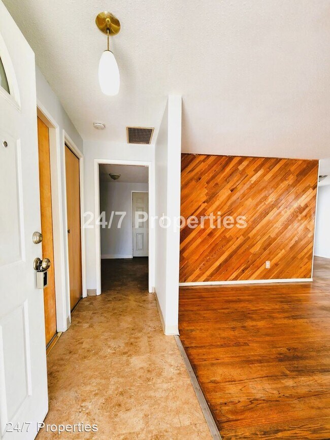 Building Photo - 3 br, 2 bath House - 3029 SE Swain Ave