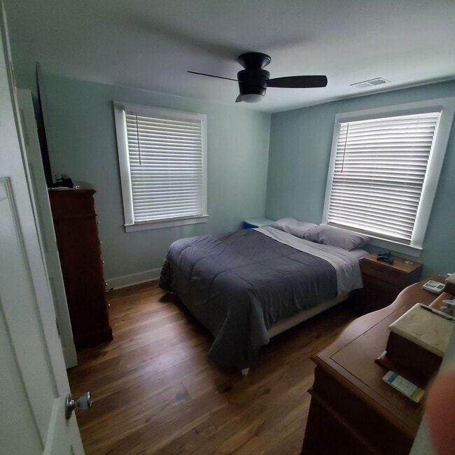 Building Photo - 2 Bedroom 1.5 Bath House in Park Circle No...