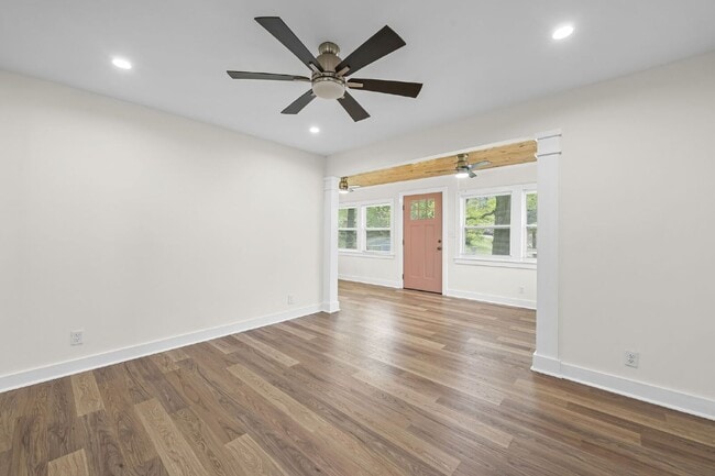 Building Photo - 441 Oak Dr