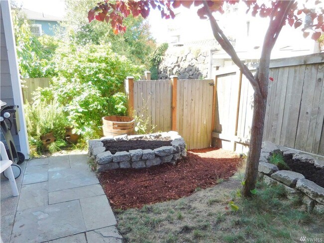 Building Photo - 3Bd/2.5Ba Seattle Townhome