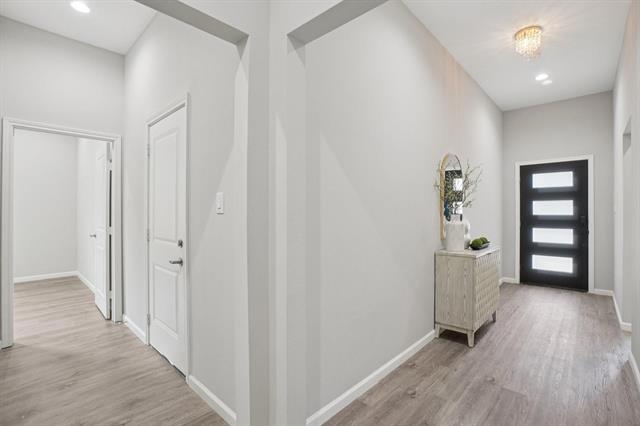 Building Photo - 4535 W Lake Highlands Dr
