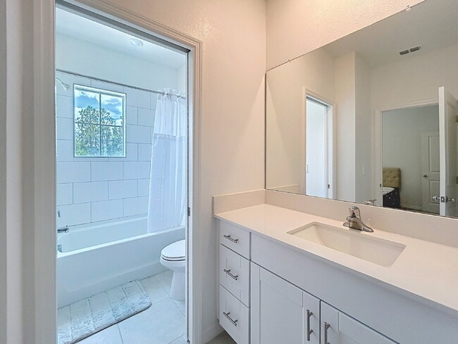 Building Photo - Beautiful New Townhome in The Townes at Cross Creek | New Tampa!
