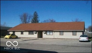 Building Photo - 330 N Clark St