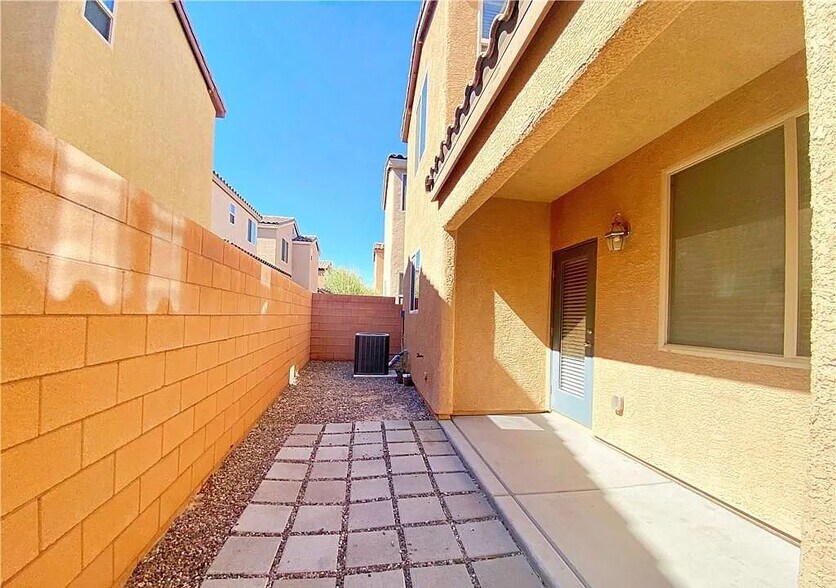 Building Photo - 7629 Jasmine Falls Dr