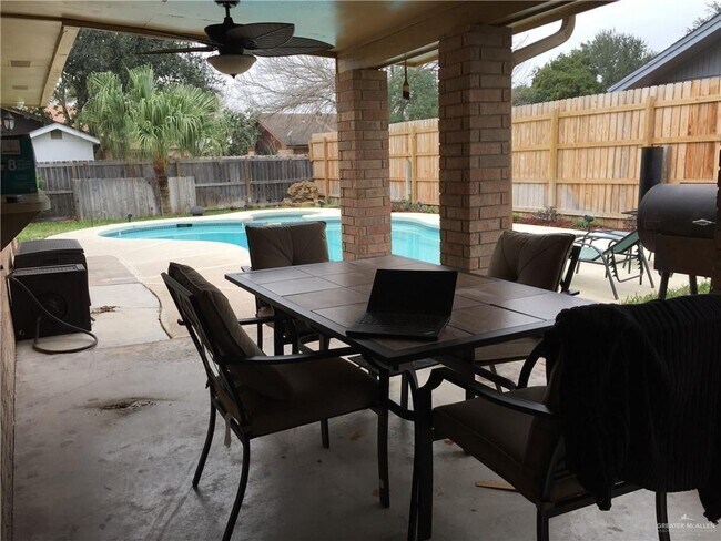 Building Photo - 11 Gardenia Cir