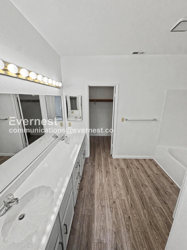 Building Photo - 1424 Market St