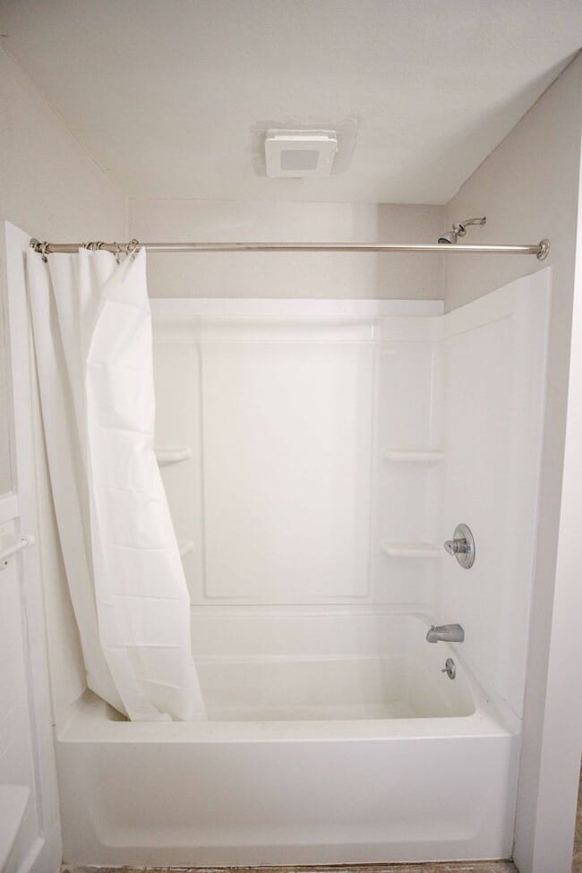 Building Photo - Spacious and Beautidul Four Bedroom Home!