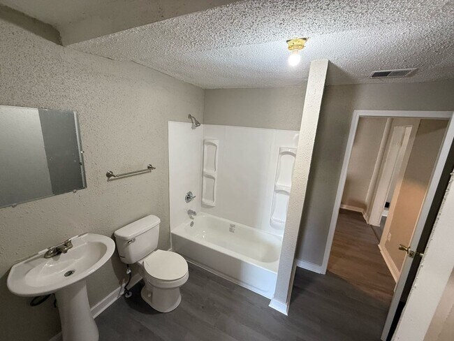 Building Photo - Cozy 3-Bedroom Home in Memphis with Bright Living Space & Backyard Oasis – Half Off First Month!