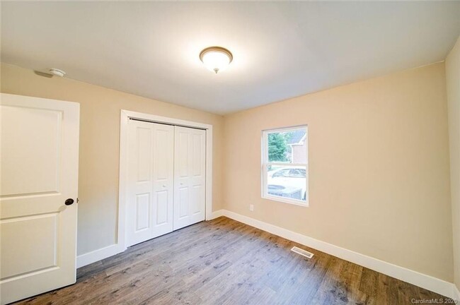 Building Photo - Remodeled 3 bedroom, 2 bath home