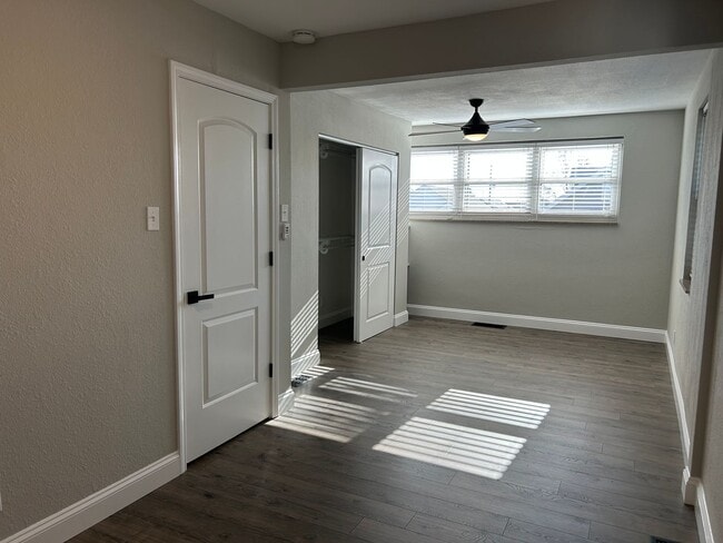 Building Photo - Modern Renovation in Sought-After Area