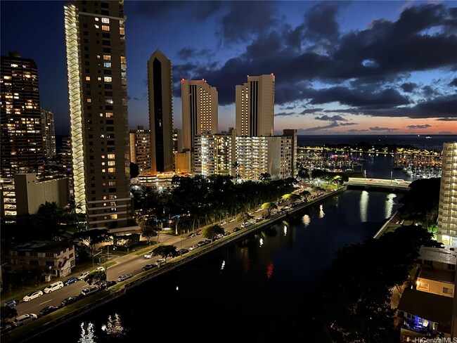 Building Photo - Elevated Island Living: High-Floor Corner Gem with Harbor & Sunset Vistas