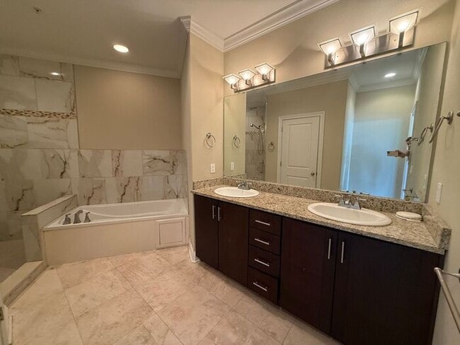 Building Photo - Navarre - Hidden Bay Village - 3 bedroom, 3 bathroom - Waterfront Townhome