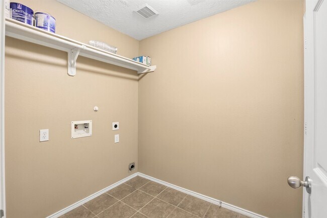 Building Photo - 9618 Red Rugosa Dr