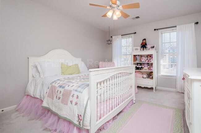 Building Photo - 925 Briars Bend