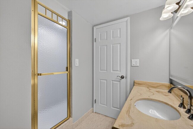 Building Photo - 2600 N Flagler Dr