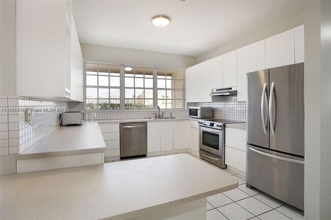 Building Photo - 49 Majorca Ave