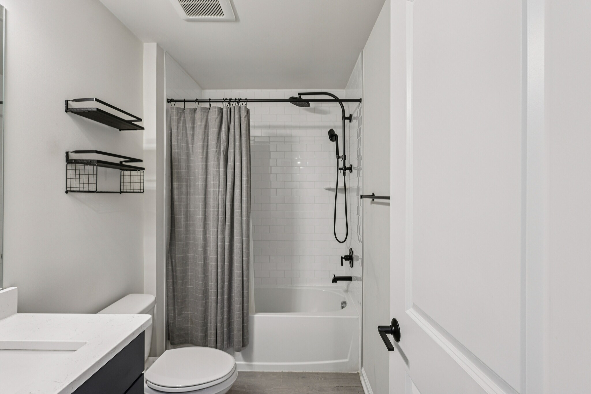Building Photo - 21 Dahlia Dr