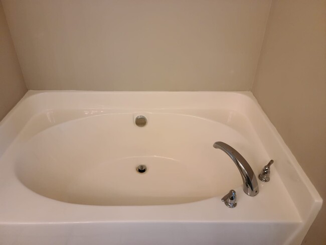 Building Photo - 10240 Blakeney Preserve Dr