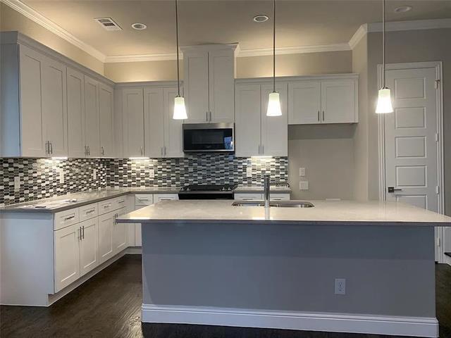 Building Photo - 2940 Sheridan Dr